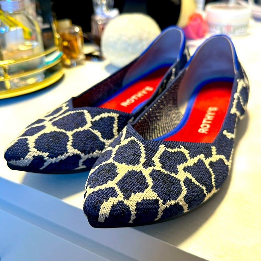 Rothy’s giraffe - Limited Edition- print size 8 pointed flats